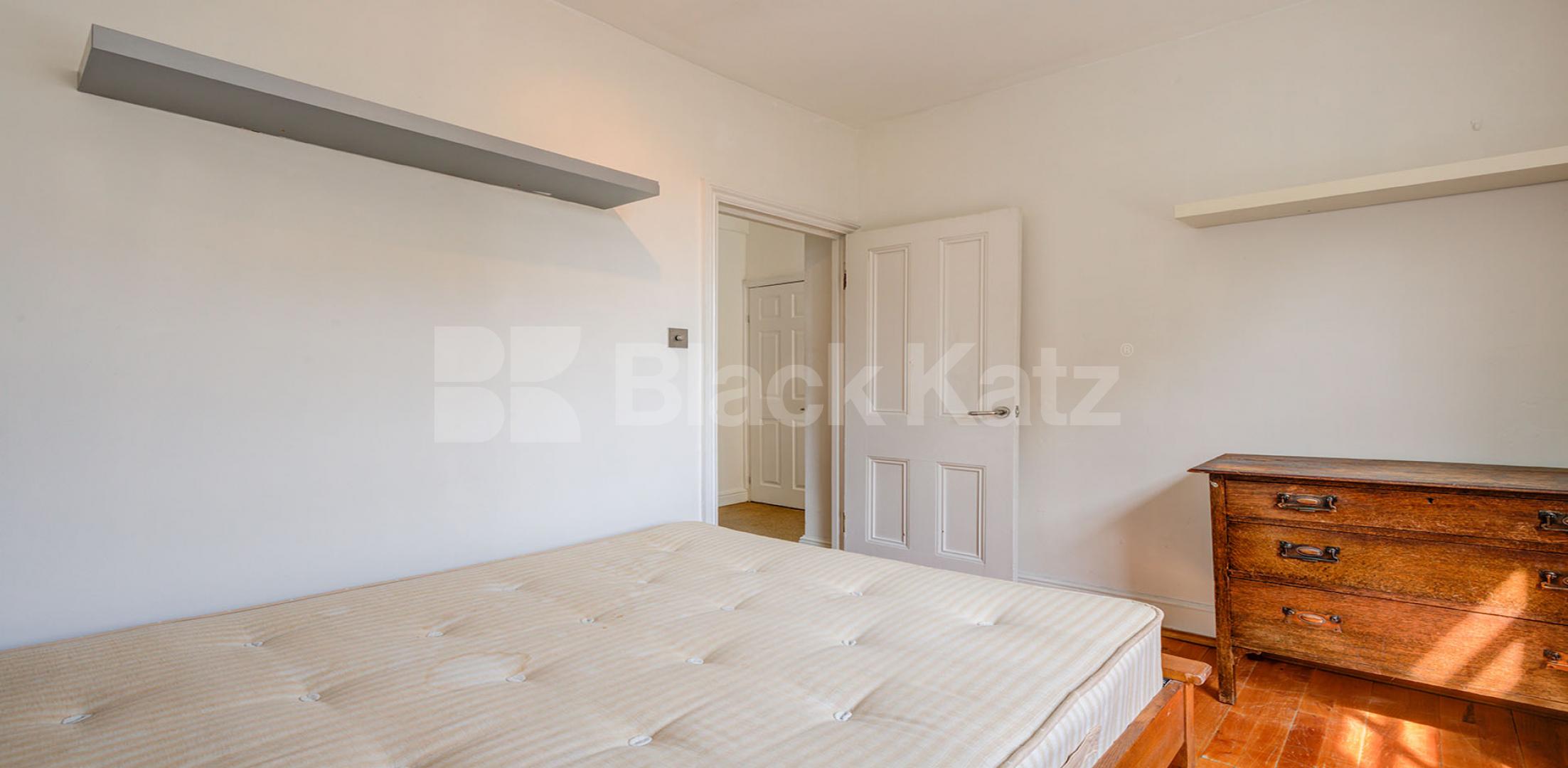 Wonderful spacious split level three bed within a period house in Camden. Camden Street, Camden